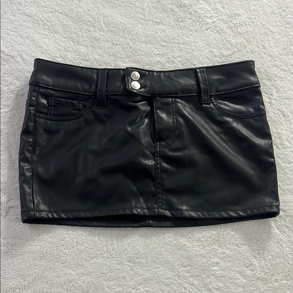 H&M Black Mini Skirt Perfect for a Night Out